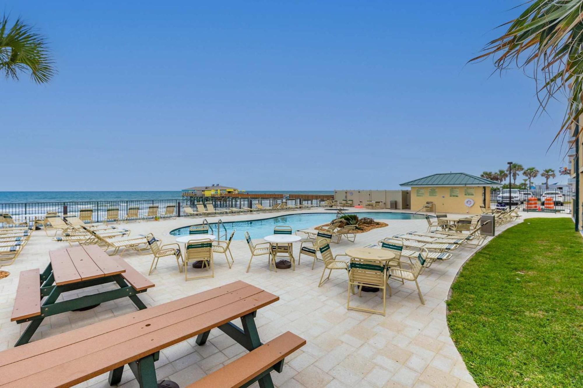 Ocean Front Condo With Amazing Views! Sunglow Resort 402 By Brightwild Daytona Beach Shores Dış mekan fotoğraf